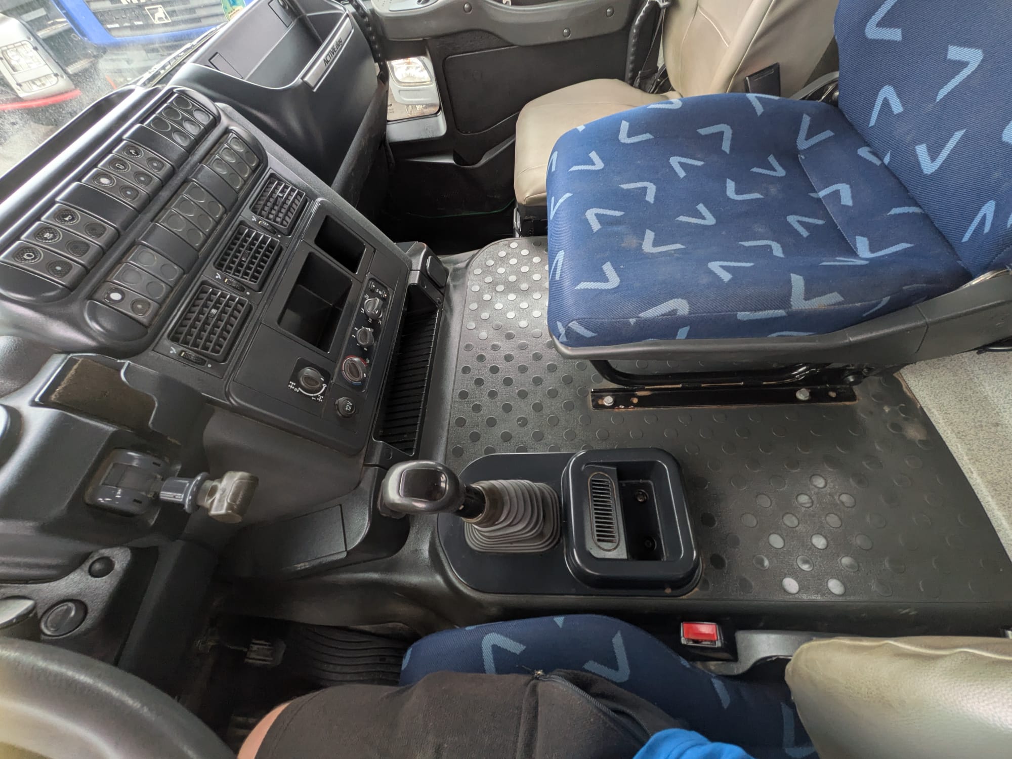 IVECO TRAKKER 260T41 (COD.INT. PM2246) - immagine 17